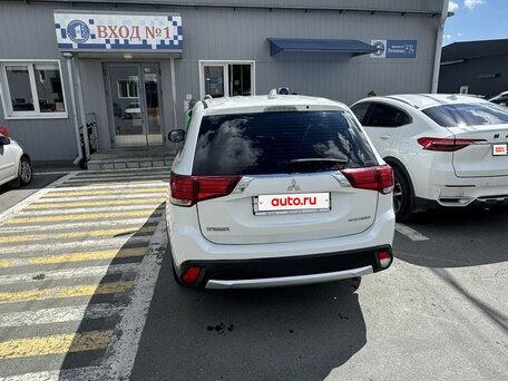 2017 Mitsubishi Outlander III Рестайлинг 2, белый, 1740000 рублей, вид 5