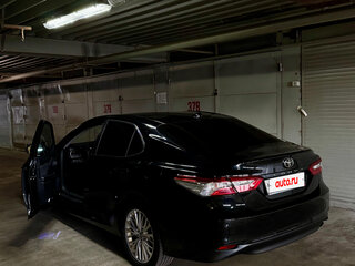 2020 Toyota Camry VIII (XV70), чёрный, 1865000 рублей, вид 3