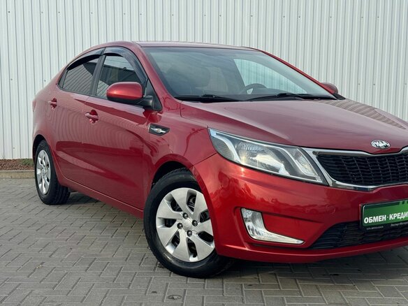 2013 Kia Rio 5-speed III, красный, 849000 рублей - вид 3