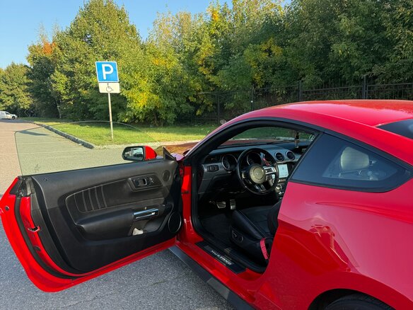 2018 Ford Mustang VI Рестайлинг, красный, 4000000 рублей - вид 14