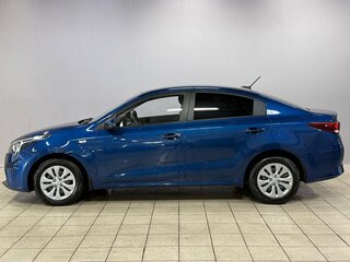 2021 Kia Rio IV Рестайлинг, синий, 1610000 рублей, вид 4