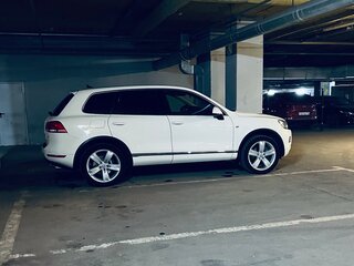 2010 Volkswagen Touareg II, белый, 2000000 рублей, вид 3