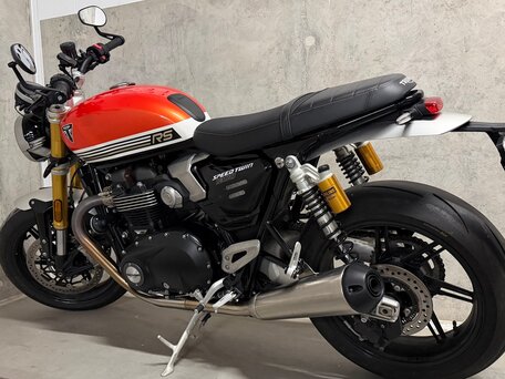 2025 Triumph Speed Twin, оранжевый, 1900000 рублей, вид 4