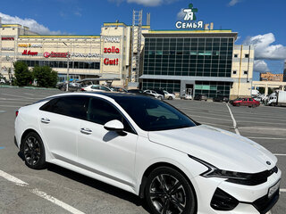2020 Kia K5 III, белый, 2500000 рублей, вид 1