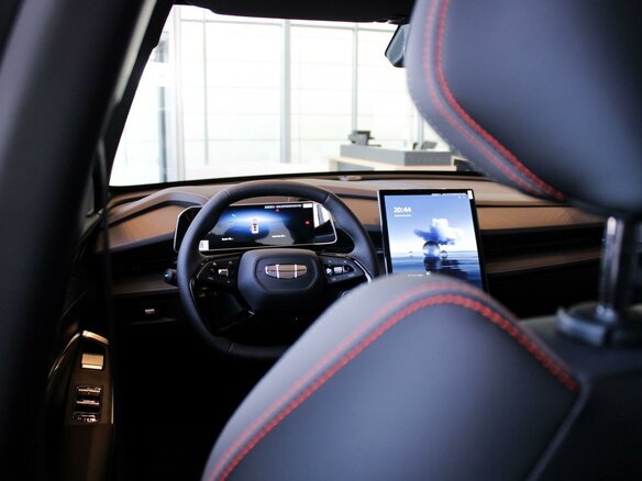 2026 Geely Cityray, серебристый, 3172990 рублей - вид 11