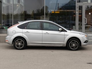 2008 Ford Focus II Рестайлинг, серебристый, 400000 рублей, вид 4