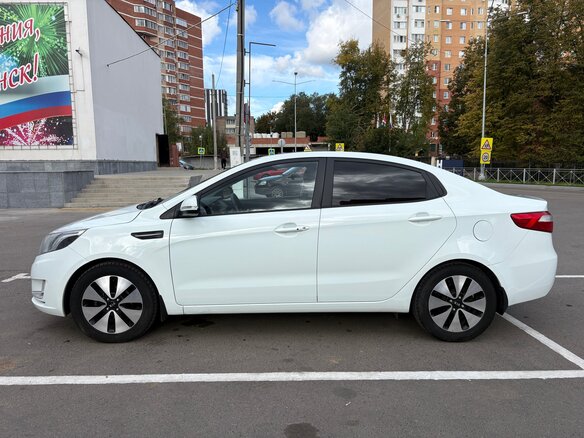 2012 Kia Rio 4-speed III, белый, 870000 рублей - вид 3
