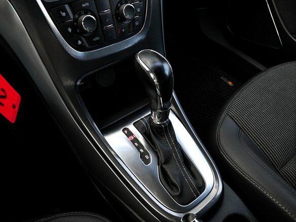 2011 Opel Astra J, белый - вид 14