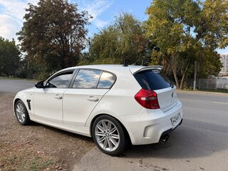 2010 BMW 1 серии 116i I (E81/E82/E87/E88) Рестайлинг, белый, 1000000 рублей, вид 3