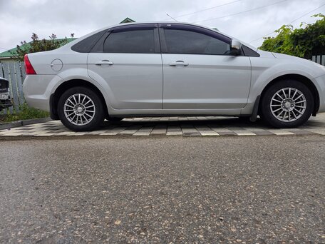 2011 Ford Focus II Рестайлинг, серебристый, 570000 рублей, вид 3