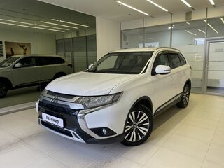 2019 Mitsubishi Outlander III Рестайлинг 3, белый, 2200000 рублей, вид 1