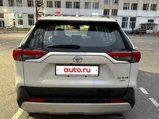 2024 Toyota RAV4 V (XA50), белый, 3850000 рублей, вид 3