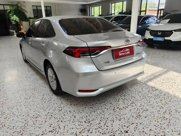 2023 Toyota Corolla XII (E210), серебристый, 1300000 рублей - вид 6