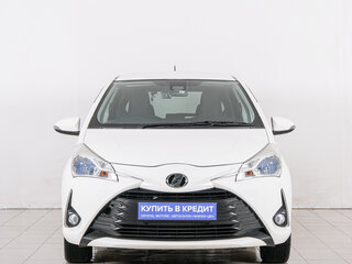 2017 Toyota Vitz III (XP130) Рестайлинг 2, белый, 899000 рублей, вид 2