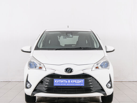 2017 Toyota Vitz III (XP130) Рестайлинг 2, белый, 879000 рублей - вид 1