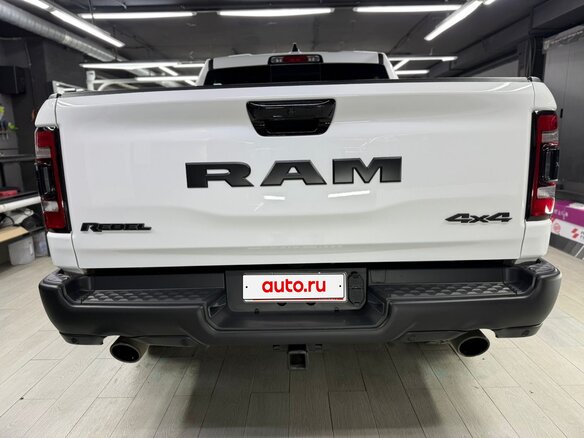 2023 Ram 1500 Crew Cab V, белый, 7700000 рублей - вид 3