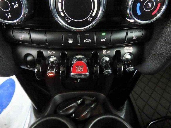 2022 Mini Hatch Cooper III (F55/F56) Рестайлинг 2, бежевый, 2170000 рублей - вид 12