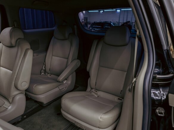 2019 Kia Carnival III, чёрный, 2795000 рублей - вид 16