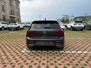 2022 Volkswagen Golf VIII, чёрный, 1750004 рублей, вид 5