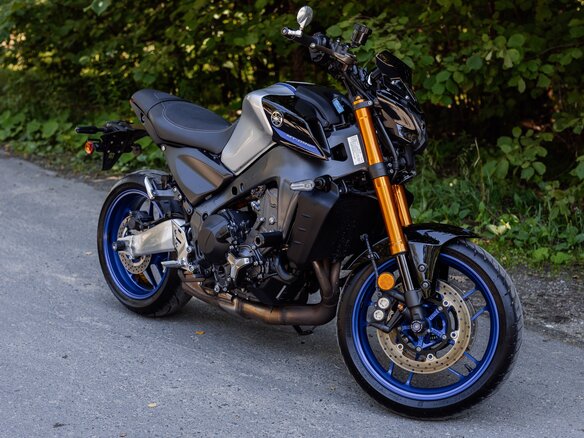 2022 Yamaha MT-09 (FZ-09), серебристый, 1075000 рублей - вид 28