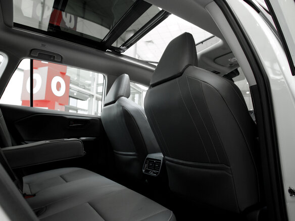 2026 Toyota RAV4 VI (XA60), белый, 4490000 рублей - вид 18