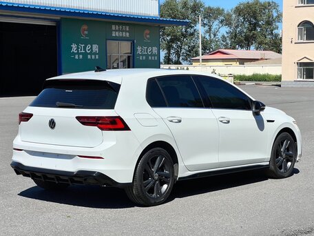 2022 Volkswagen Golf VIII, белый, 2050000 рублей, вид 4