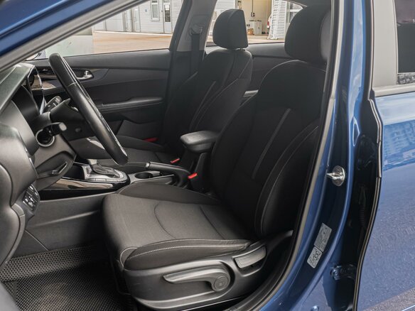 2020 Kia Cerato IV, синий, 2299000 рублей - вид 9