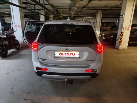 2014 Mitsubishi Outlander III, белый, 1850000 рублей, вид 4