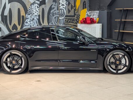 2020 Porsche Taycan Turbo I, чёрный, 6990000 рублей, вид 3