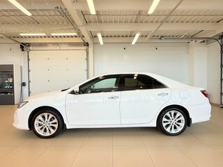 2016 Toyota Camry VII (XV50) Рестайлинг, белый, 2449900 рублей, вид 3