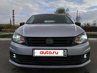 2015 Volkswagen Polo V Рестайлинг, серебристый, 690000 рублей, вид 1
