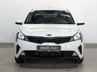 2021 Kia Rio IV Рестайлинг, белый, 1515000 рублей, вид 2
