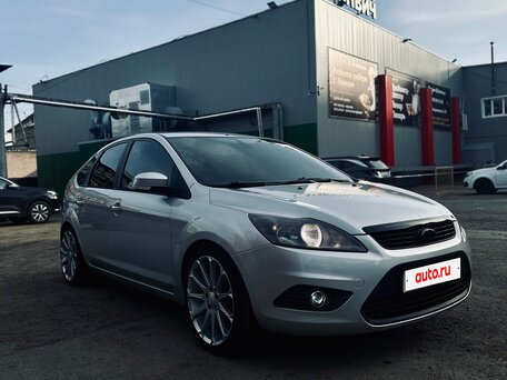 2010 Ford Focus II Рестайлинг, серебристый, 690000 рублей, вид 2