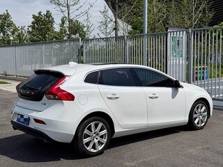 2017 Volvo V40 II Рестайлинг, белый, 1270007 рублей, вид 4