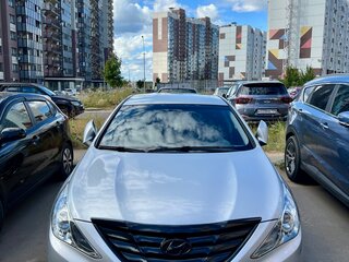 2011 Hyundai Sonata VI (YF), серебристый, 1400000 рублей, вид 2