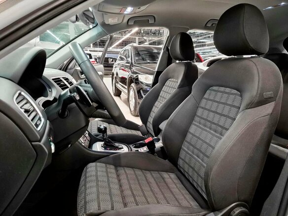 2012 Audi Q3 I (8U), белый - вид 4