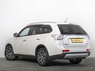 2014 Mitsubishi Outlander III Рестайлинг, белый, 1609000 рублей, вид 5