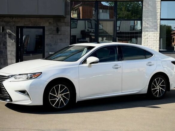 2016 Lexus ES 250 VI Рестайлинг, белый, 2490000 рублей - вид 1