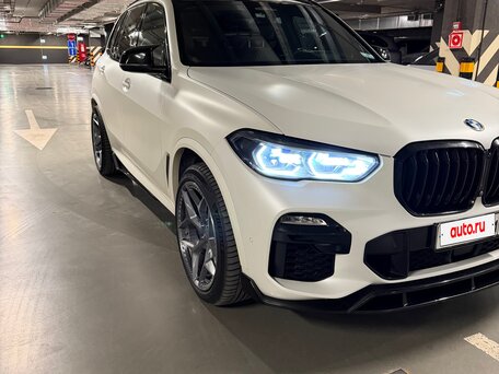 2021 BMW X5 M50d IV (G05/G18), белый, 9000000 рублей, вид 4