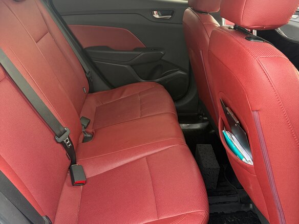 2021 Hyundai Solaris II Рестайлинг, белый, 1600000 рублей - вид 11
