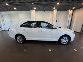 2018 Skoda Rapid I Рестайлинг, белый, 1285000 рублей, вид 2