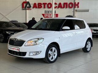 2013 Skoda Fabia II Рестайлинг, белый, 695000 рублей, вид 1