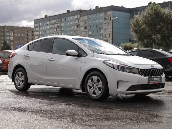 2017 Kia Cerato III Рестайлинг (Classic), белый - вид 3