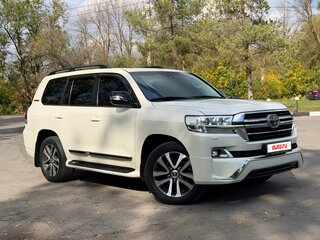2016 Toyota Land Cruiser 200 Series Рестайлинг 2, белый, 7890000 рублей, вид 2