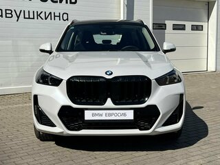 2026 BMW X1 Long 25Li xDrive III (U11/U12), белый, 5799000 рублей, вид 3