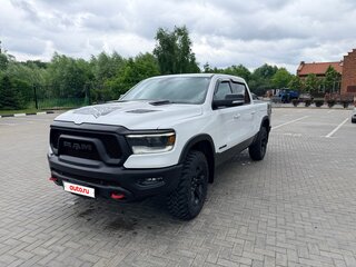 2021 Ram 1500 Quad Cab V, белый, 6000000 рублей, вид 2
