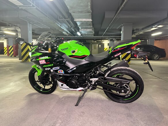 2021 Kawasaki Ninja 400, зелёный