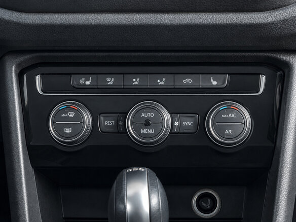 2017 Volkswagen Tiguan II, белый, 2099000 рублей - вид 12