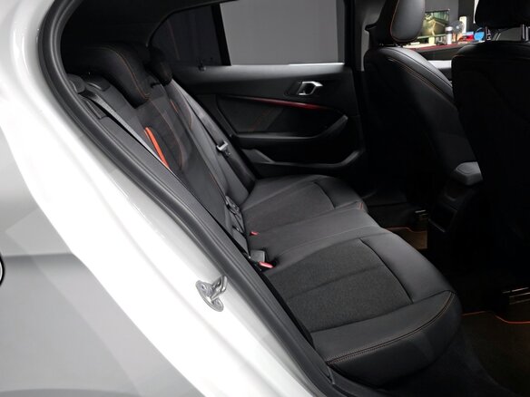 2020 BMW 1 серии 118d III (F40), белый, 2105000 рублей - вид 10
