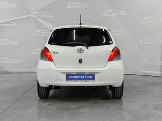 2010 Toyota Vitz II (XP90), белый, 650000 рублей, вид 4